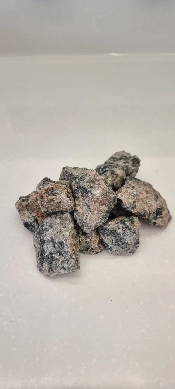 Щебень гранитный серый